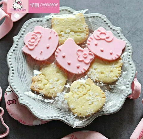 CHEFMADE Pink 4 Pcs Pink Cookie Cutter Mold Set
